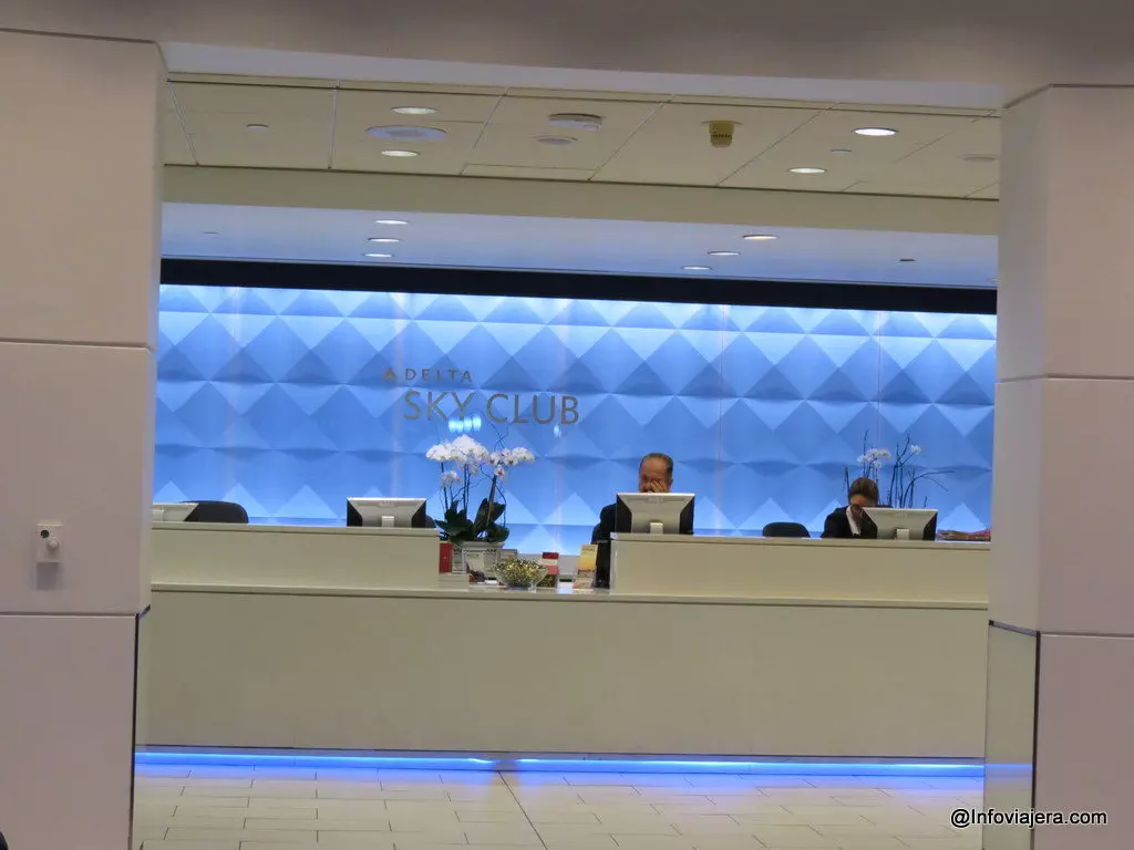 Delta_Sky_Club_LAX_2