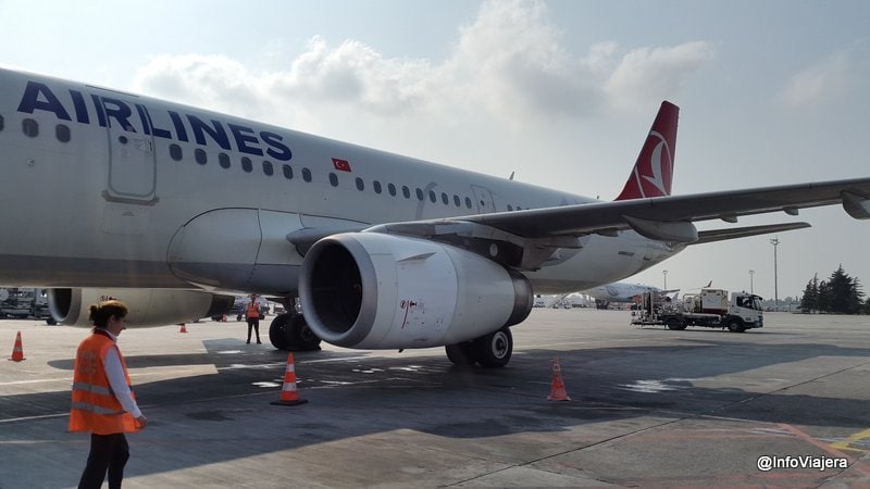 Turkish_Airlines_Airbus_321-200_AYT-IST