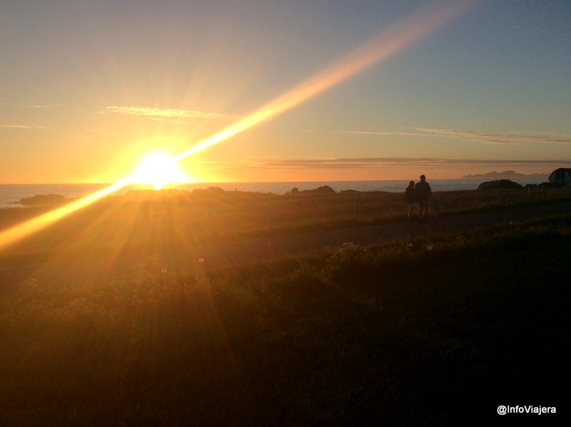 noruega_islas_lofoten_sol_medianoche_hov