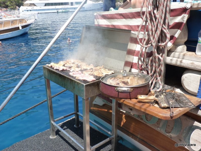 turquia_fethiye_navegacion_goleta_cocinando_comida