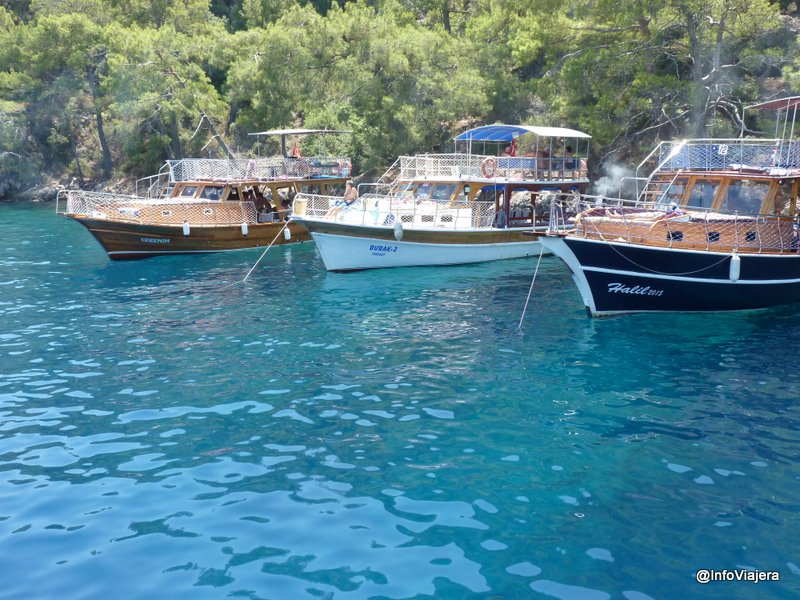 turquia_fethiye_navegacion_goleta_embarcaciones_estacionadas