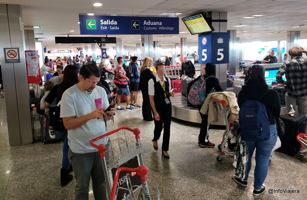 Nosotros volvimos de viaje, bajamos del avión; nuestras cinco valijas, no -  Info Viajera