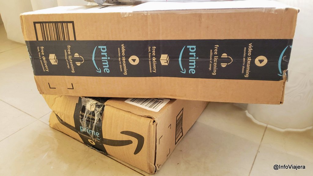 Cajas de pedidos en Amazon recibidos en Argentina.