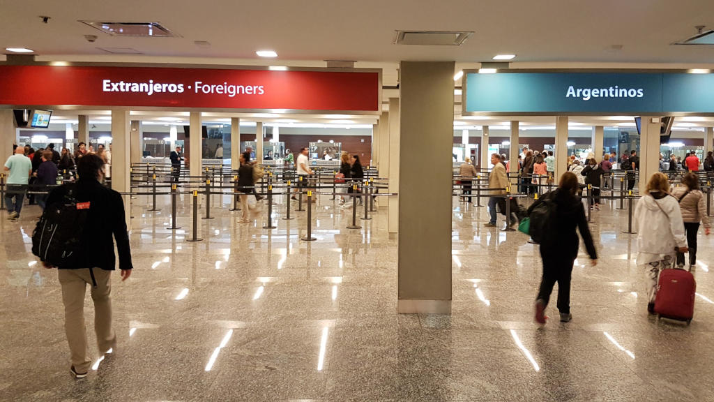 Migraciones (control de pasaportes) al ingresar a Argentina