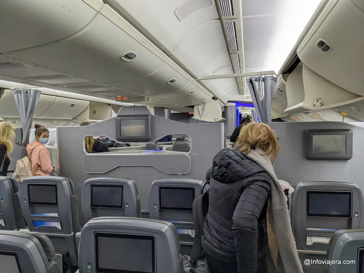 distancia en avion de miami a new york