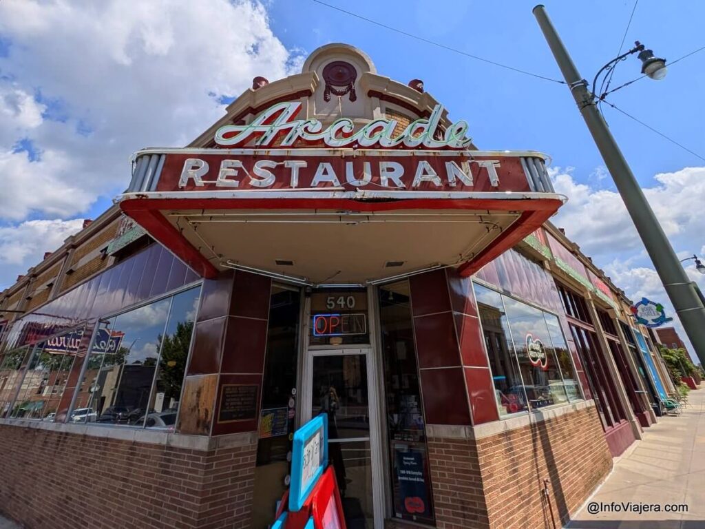 Almuerzo en Arcade Restaurant, el café más antiguo de Memphis ...