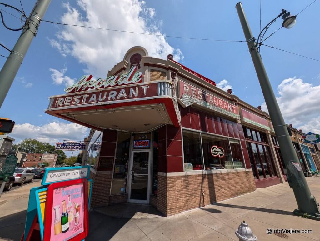 Almuerzo en Arcade Restaurant, el café más antiguo de Memphis ...