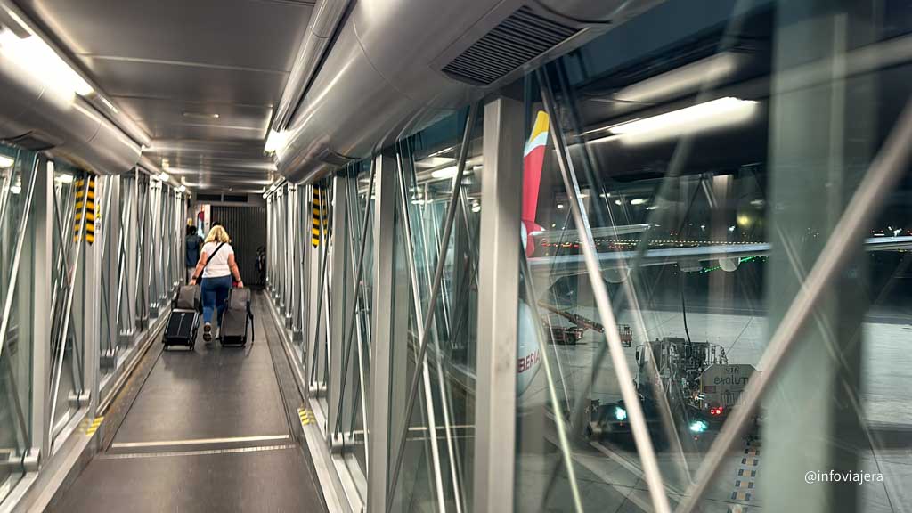Embarcar por Manga al vuelo de Iberia en Madrid