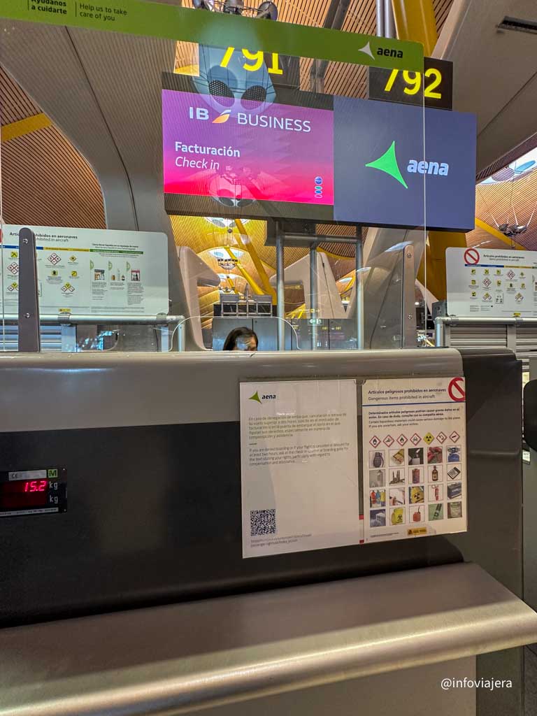 Mostrador Check-In Iberia Aeropuerto Madrid Barajas Espana