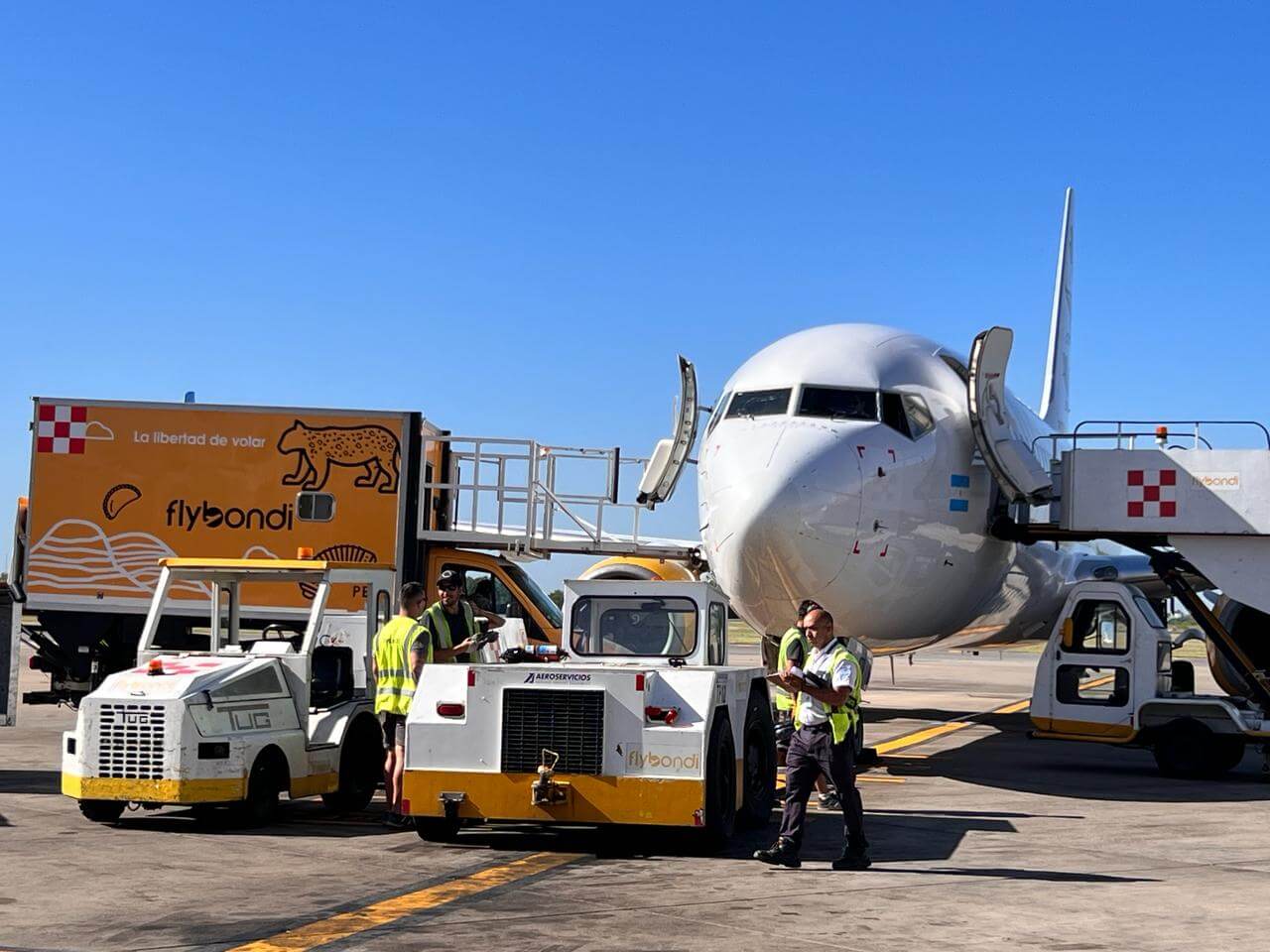 Flybondi recibió la habilitación para brindar servicio de handling a otras aerolíneas