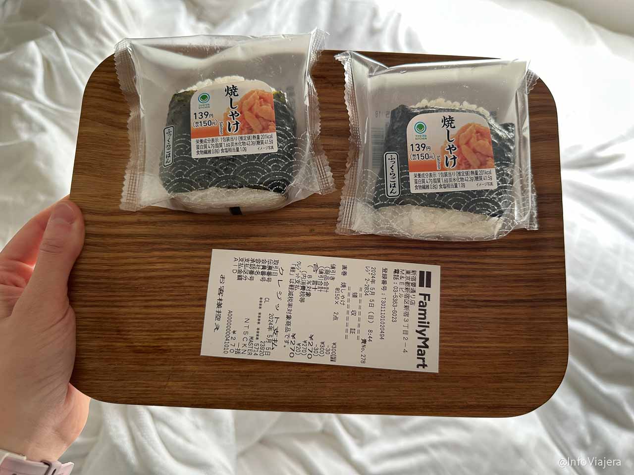 Onigiris del konbini FamilyMart por 150 yenes en Tokio, Japón.