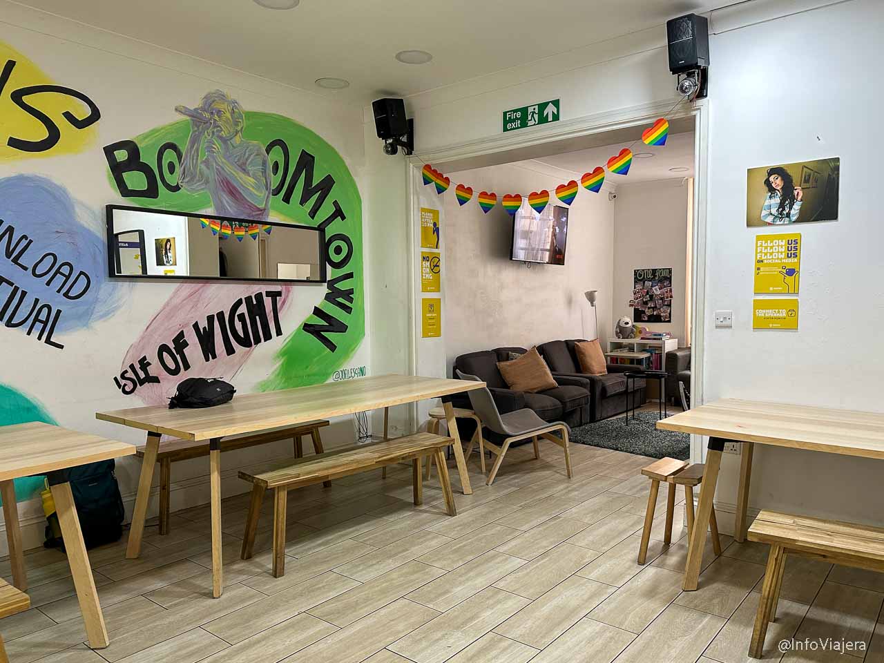 Cocina y áreas comunes en el hostel Onefam Notting Hill de Londres, Inglaterra, Reino Unido.