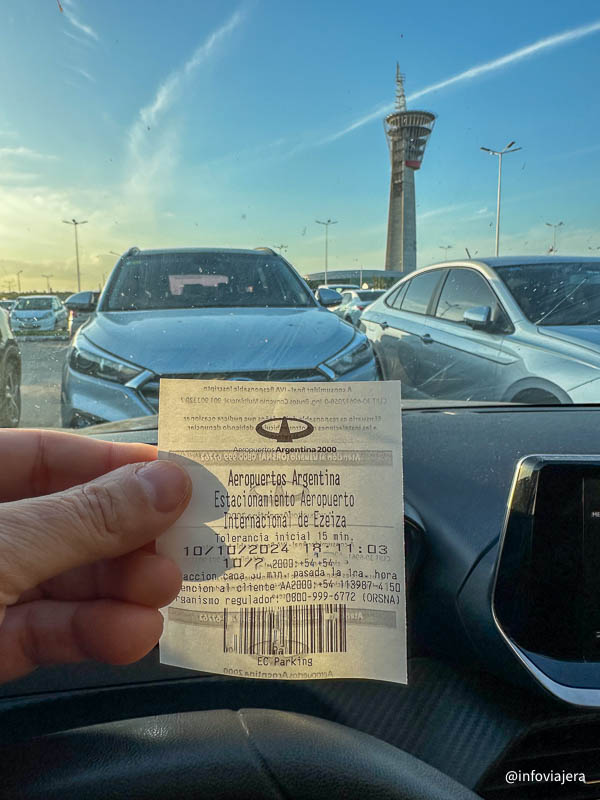 Ticket de estacionamiento en el aeropuerto internacional de Ezeiza, Argentina.
