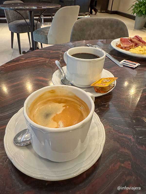Lo desafiante de los desayunos de hotel para "fanáticos del café"