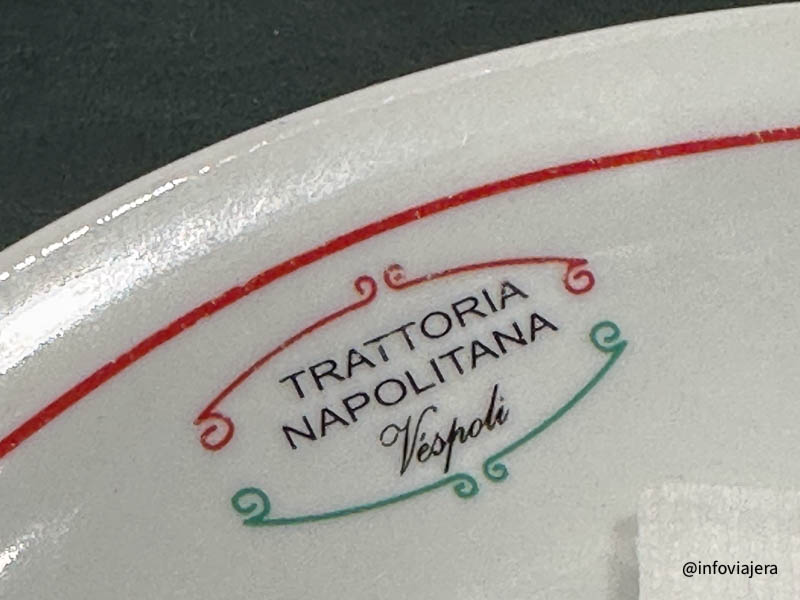 Valija con el logo de la trattoria
