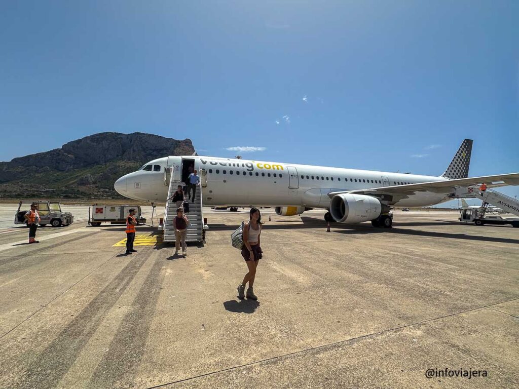 Avion Vueling Aerouerto Palermo Sicilia Italia